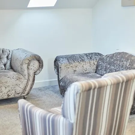 Jackson Court Apartment Four *