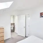 Daire Jackson Court Four *