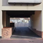 Daire Jackson Court Four *